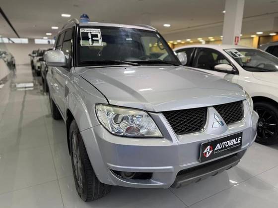 MITSUBISHI PAJERO TR4 2.0 4X2 16V 140CV FLEX 4P AUTOMÁTICO MITSUBISHI PAJERO TR4 2.0 4X2 16V 140CV FLEX 4P AUTOMÁTICO